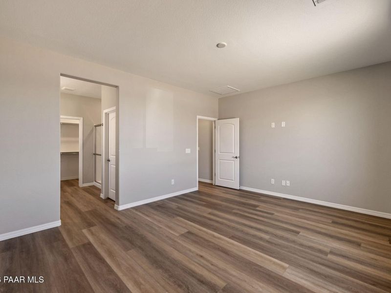 Spacious, unfurnished interior of a new home in North Ridge at Pronghorn Ranch, Prescott Valley (Image 26).