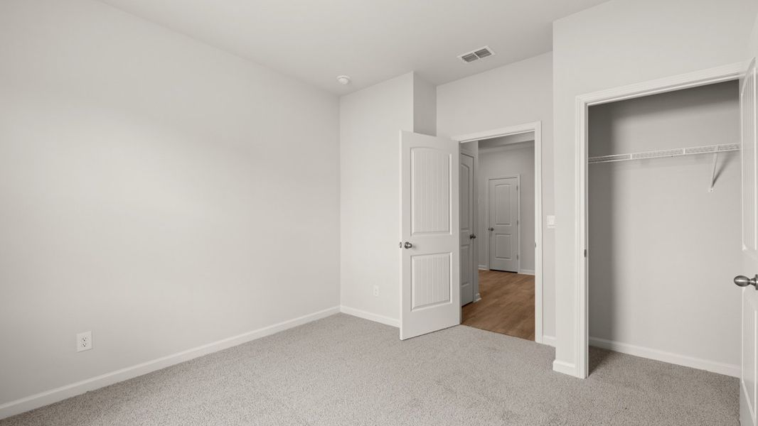 Representative unfurnished interior of a home built from the Cali by D.R. Horton in Sheffield Highlands, Dallas (Image 34).