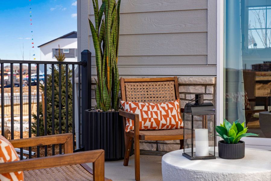 Representative exterior details of a home built from the 2803 by Tri Pointe Homes in Painted Prairie, Aurora (Image 22).