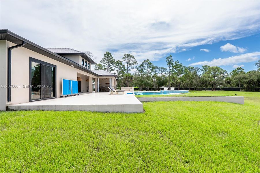 Exterior details and patio area of a home in , Clewiston (Image 3).