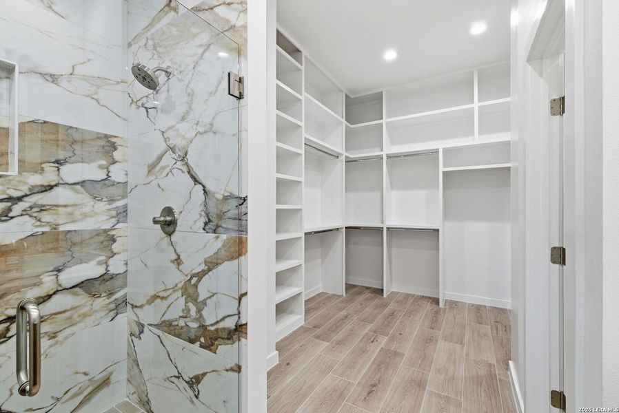 Spacious, unfurnished interior of a new home in , Selma (Image 25).