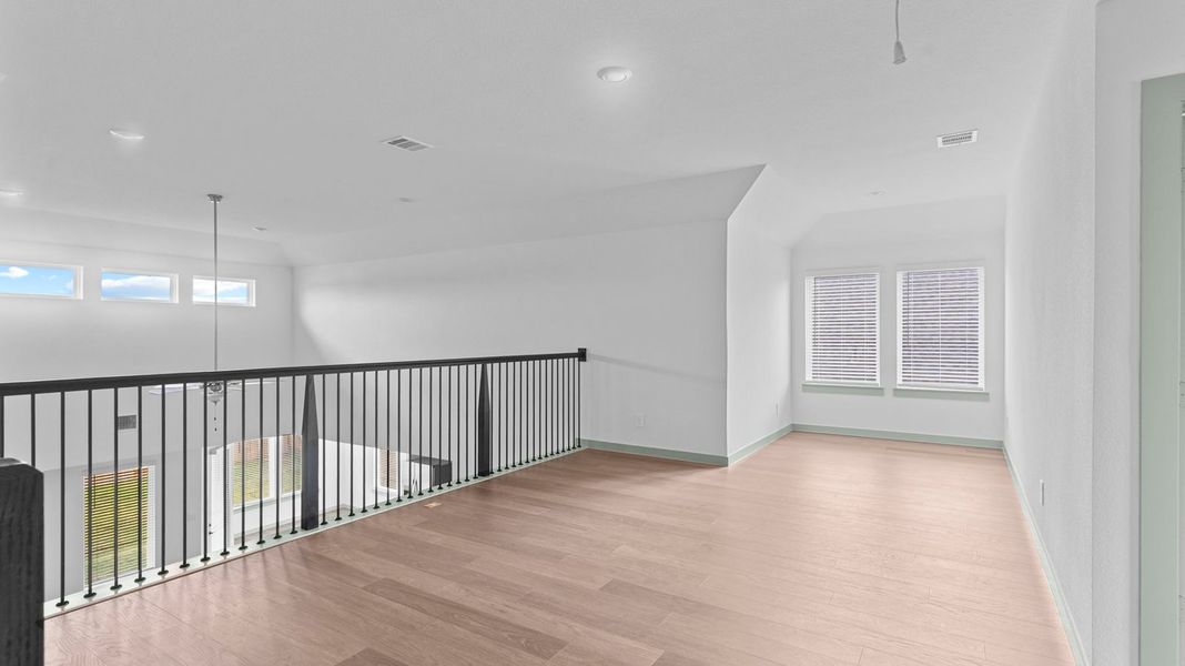 Spacious, unfurnished interior of a new home in Alexander, Pearland (Image 11).