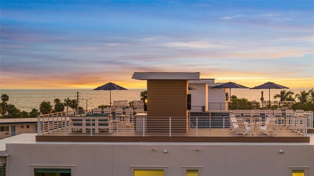Condo located in Sarasota, FL showcasing its design and architecture (Image 5).
