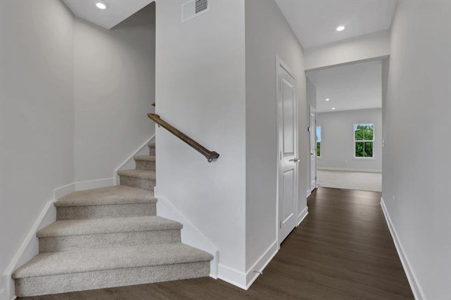 Spacious, unfurnished interior of a new home in Laurel Fields, Gainesville (Image 15).