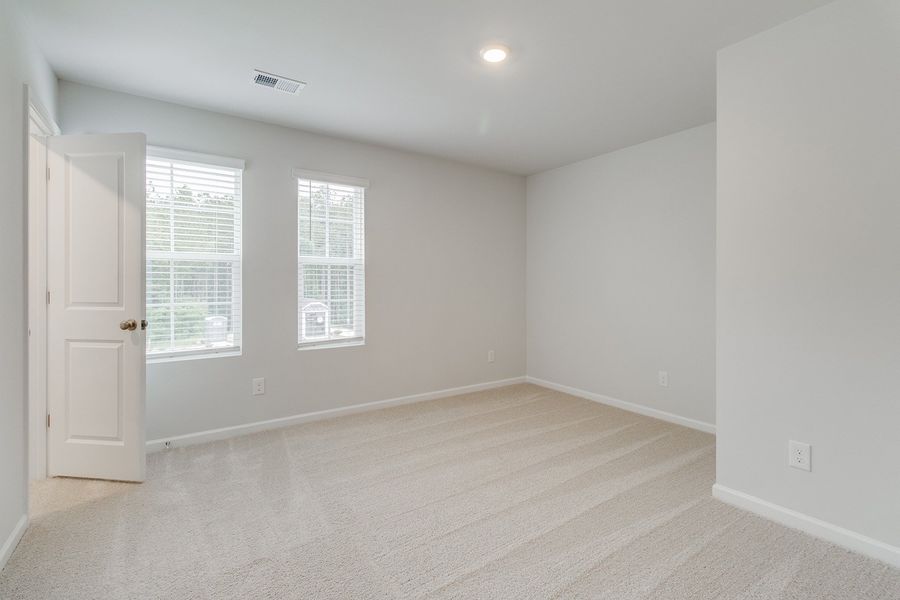 Spacious, unfurnished interior of a new home in Killians Crossing, Blythewood (Image 31).