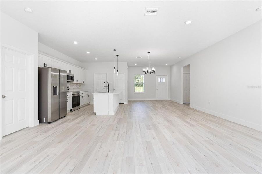 Spacious, unfurnished interior of a new home in , Ocala (Image 27).