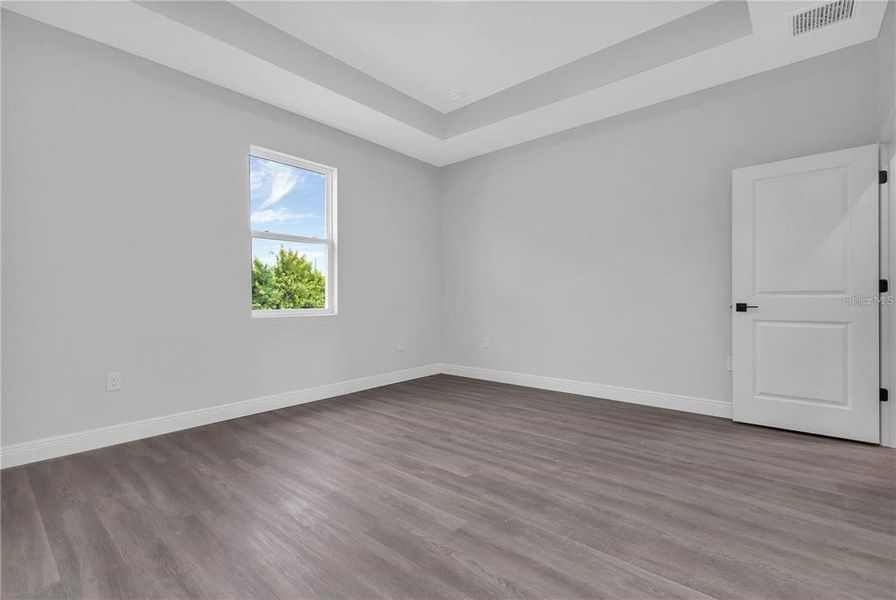 Spacious, unfurnished interior of a new home in , Port Charlotte (Image 13).