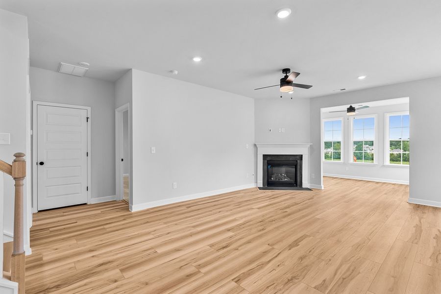 Spacious, unfurnished interior of a new home in Fieldstone, Lexington (Image 21).