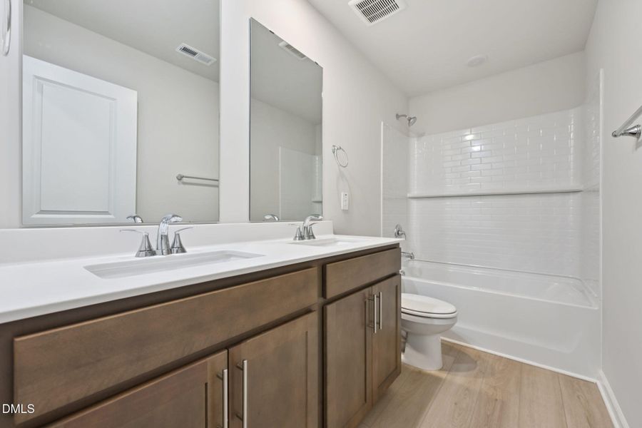 39-web-or-mls-Oak Manor - Raleigh - 716