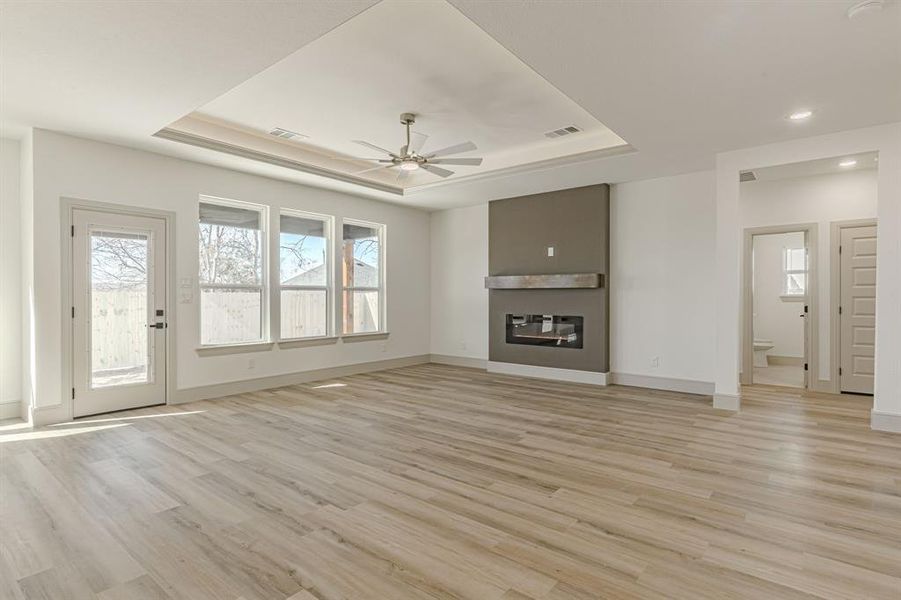 Spacious, unfurnished interior of a new home in , Granbury (Image 27).