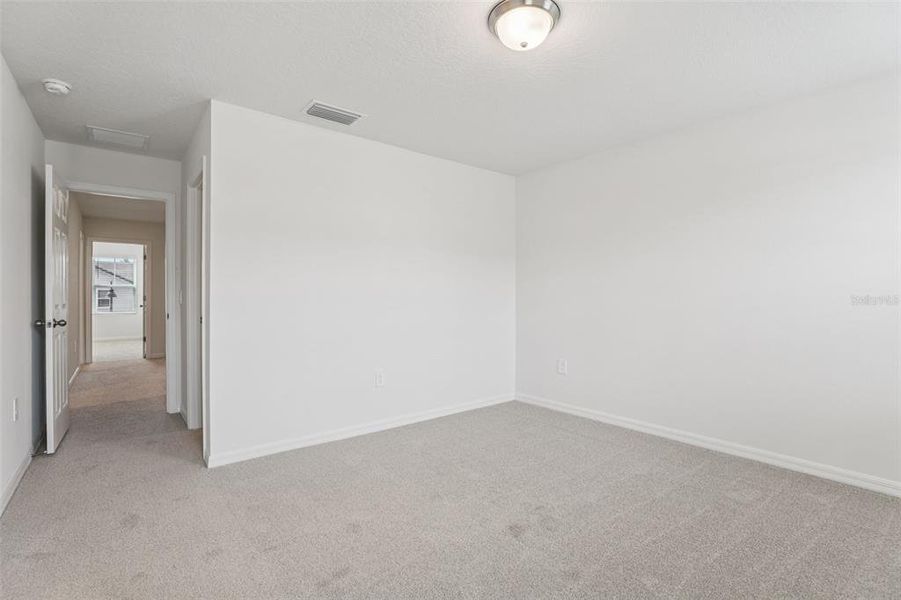 Spacious, unfurnished interior of a new home in Cagan Crossings West, Clermont (Image 27).