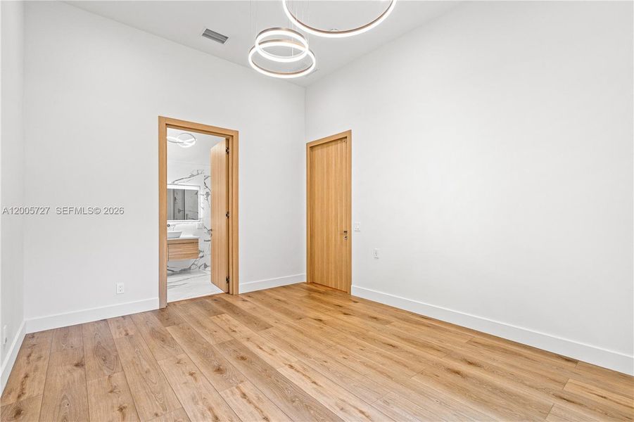 Spacious, unfurnished interior of a new home in , Hallandale Beach (Image 20).