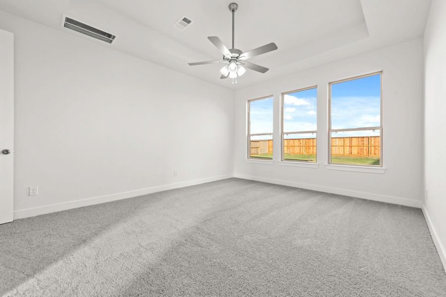 Representative image. Features, selections and colors may vary.