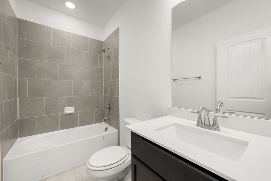 Representative furnished interior of a home built from the Hunters Crossing Ironwood 2589 by Brohn Homes in Hunters Crossing, Sealy (Image 10).