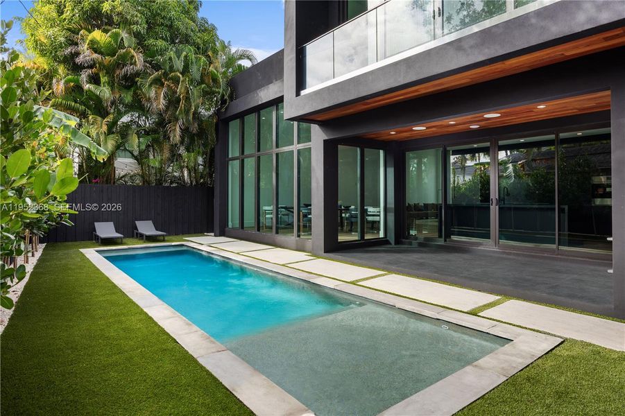 Exterior details and patio area of a home in , Miami (Image 25).