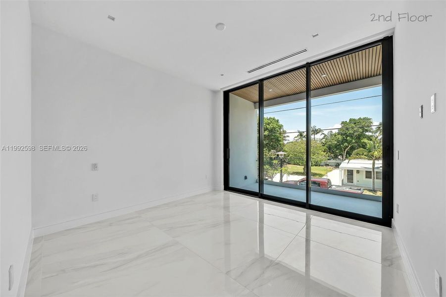 Spacious, unfurnished interior of a new home in , Key Largo (Image 68).