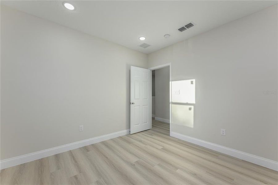 Spacious, unfurnished interior of a new home in , Deland (Image 22).