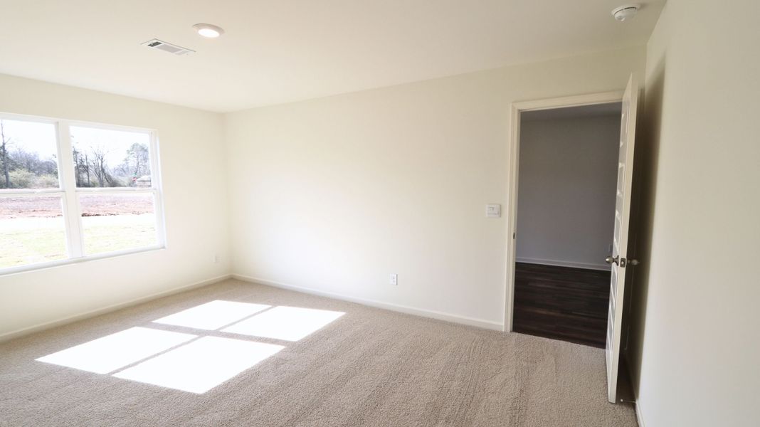 Spacious, unfurnished interior of a new home in Liberty, Panama City (Image 13).
