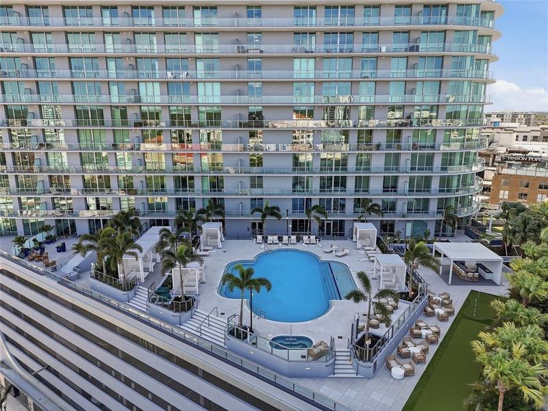 Condo located in St. Petersburg, FL showcasing its design and architecture (Image 29).