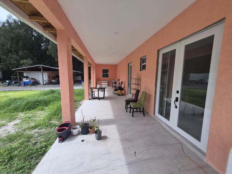 Exterior details and patio area of a home in , Clewiston (Image 19).