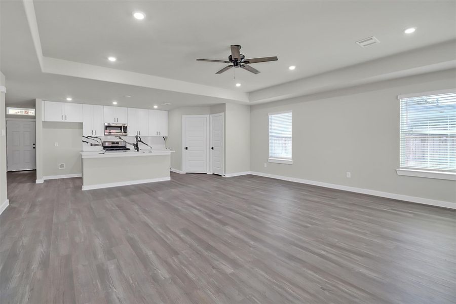 Spacious, unfurnished interior of a new home in , Baytown (Image 21).