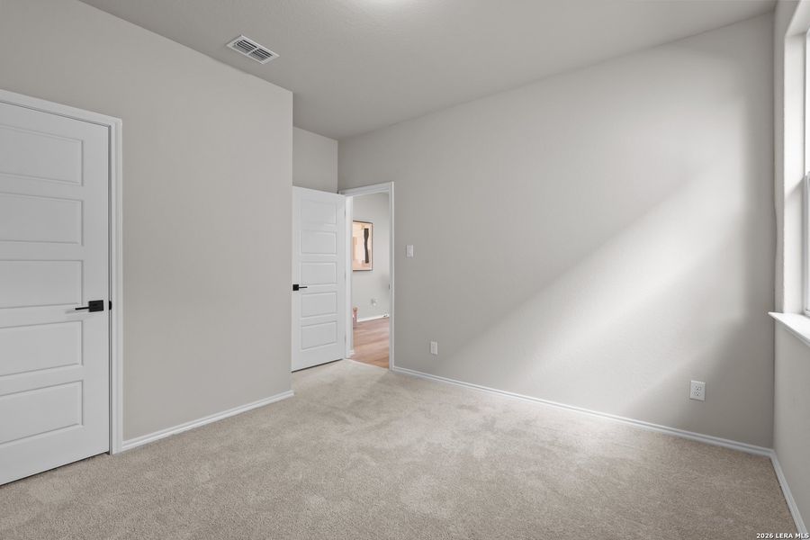Spacious, unfurnished interior of a new home in Hannah Heights, Seguin (Image 25).