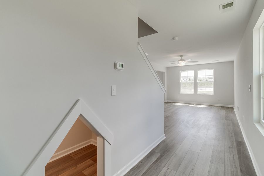 Spacious, unfurnished interior of a new home in Ellington, Elgin (Image 5).