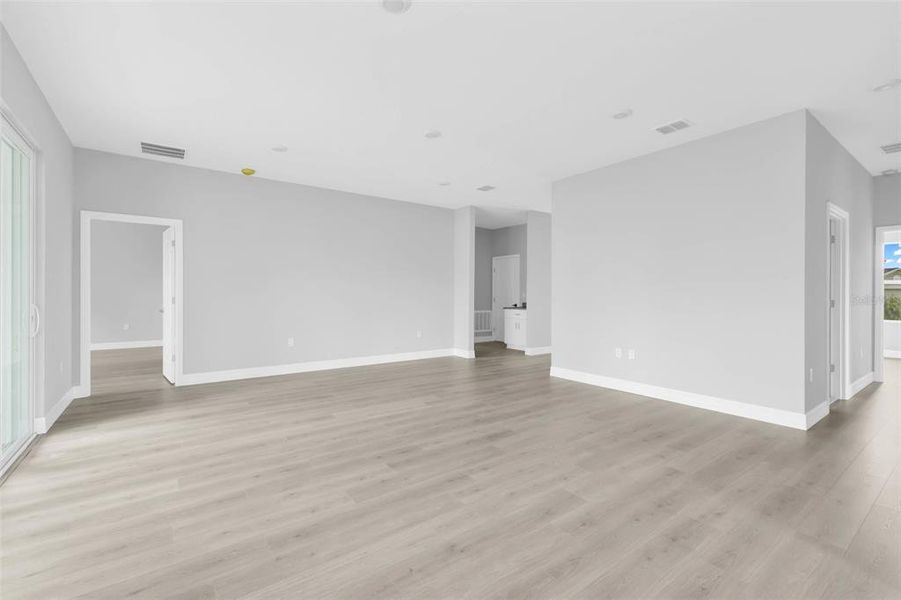 Spacious, unfurnished interior of a new home in , Punta Gorda (Image 11).