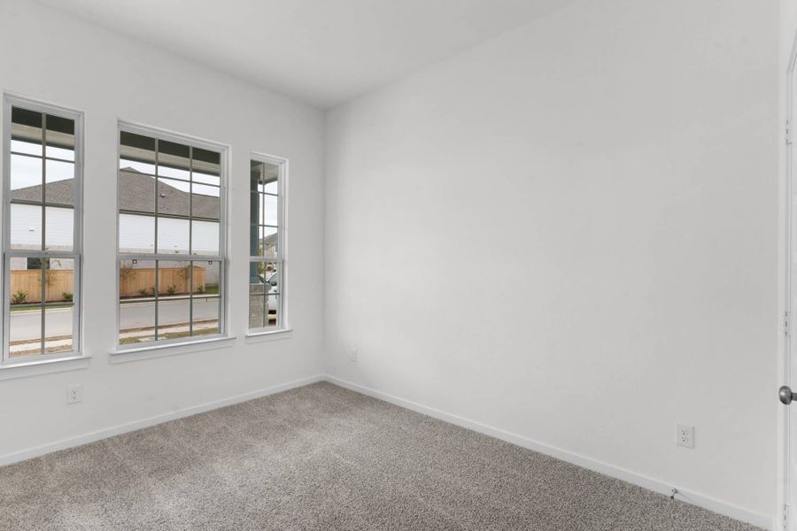 Spacious, unfurnished interior of a new home in Nolina, Georgetown (Image 10).