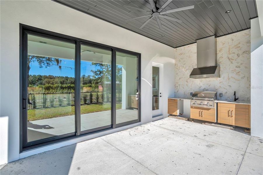 Exterior details and patio area of a home in , Orlando (Image 34).