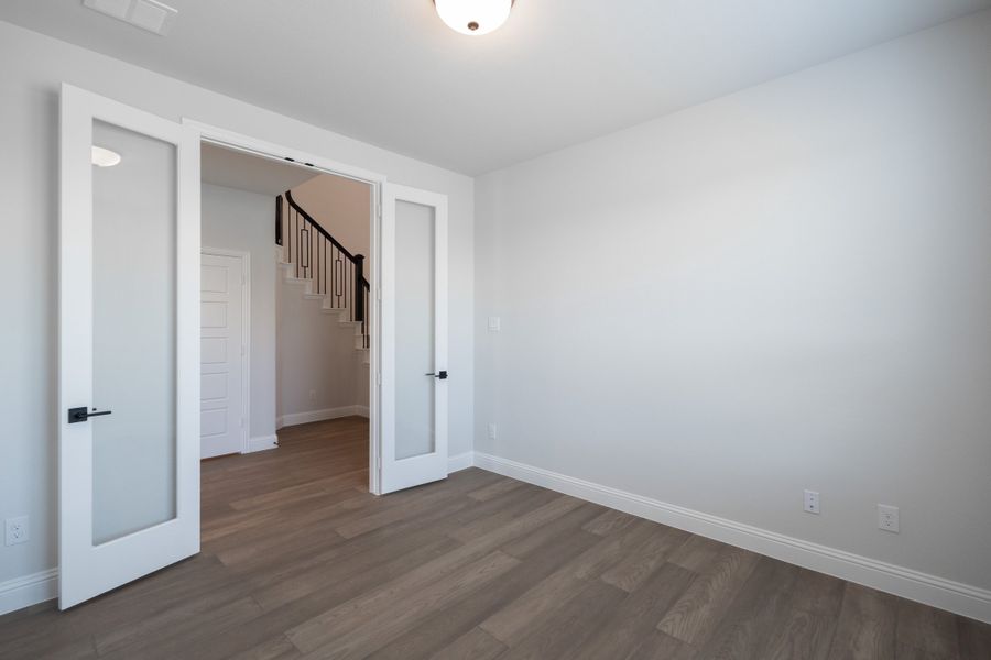 Spacious, unfurnished interior of a new home in Valencia on the Lake, Little Elm (Image 25).