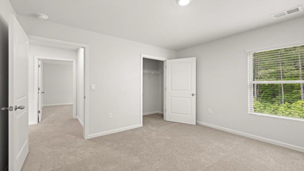 Spacious, unfurnished interior of a new home in Oakleigh Glen, Dallas (Image 24).