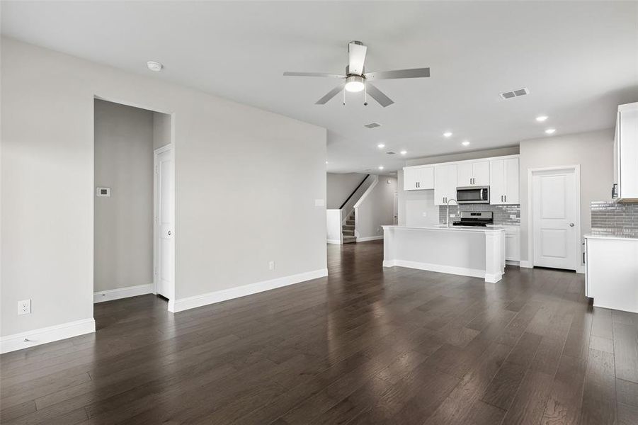 Spacious, unfurnished interior of a new home in Venetian, Weston (Image 20).