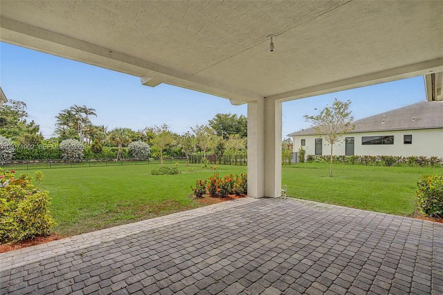 Exterior details and patio area of a home in , Davie (Image 28).