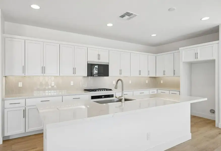Kitchen - 6 of 12
