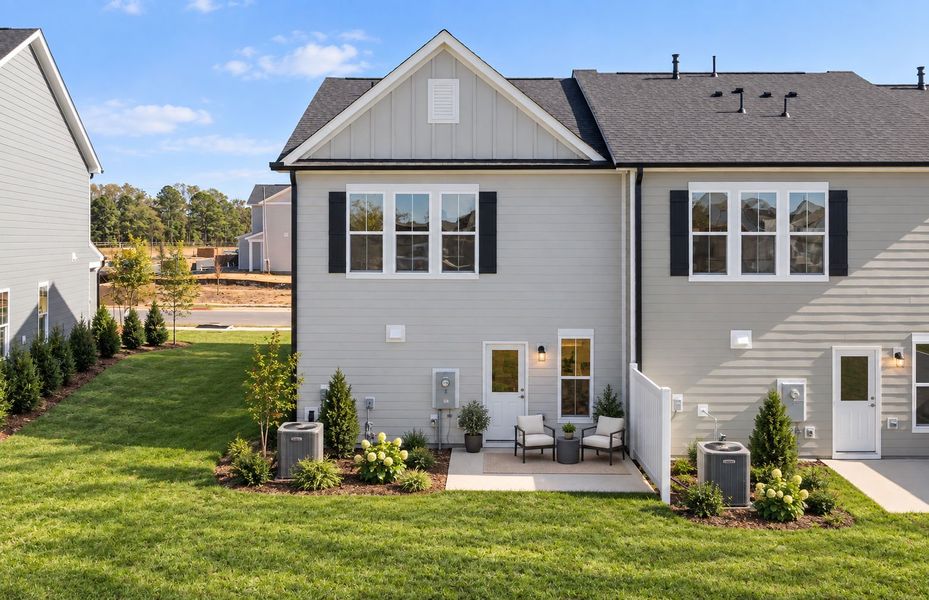 Representative exterior details of a home built from the Hemingway by Pulte Homes in Cambria, Garner (Image 3).