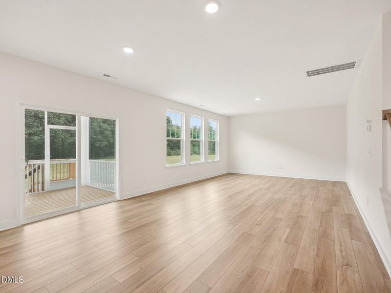 8-web-or-mls-Frost Mdw Wy-3105-008