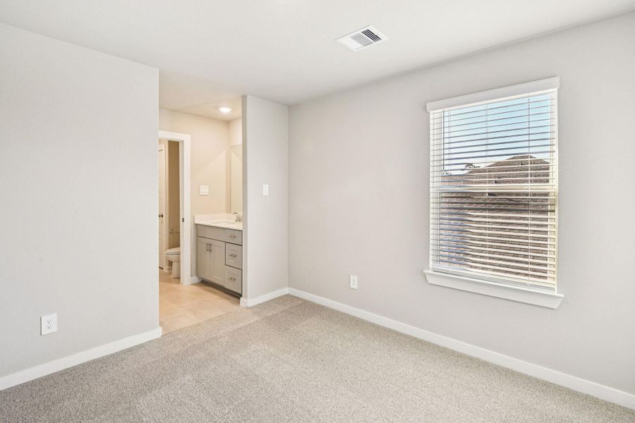 Spacious, unfurnished interior of a new home in Pine Lake Cove - Premier Series, Montgomery (Image 35).