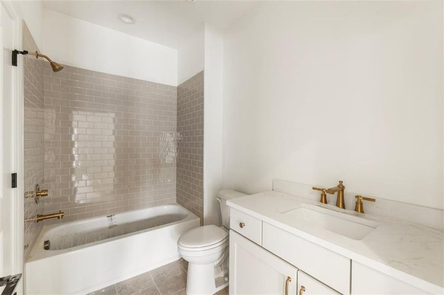 Furnished interior view inside a new home in , Alpharetta (Image 8).