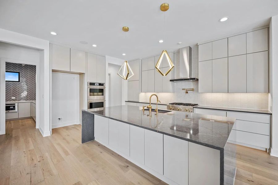 Lynmar IV F kitchen Lynmar IV F kitchen