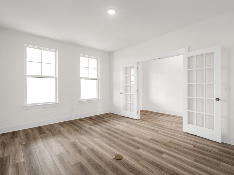 Spacious, unfurnished interior of a new home in Benders Cove, Mount Juliet (Image 23).