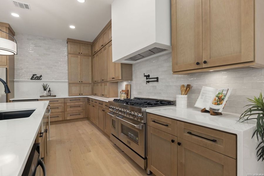Furnished interior view inside a new home in , Bandera (Image 44).