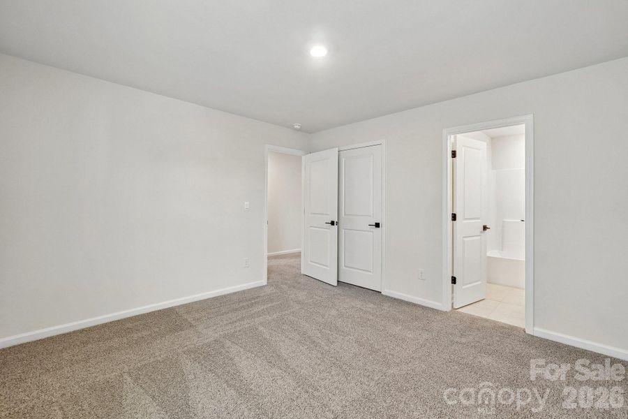 Spacious, unfurnished interior of a new home in Sylvan Creek, Denver (Image 41).