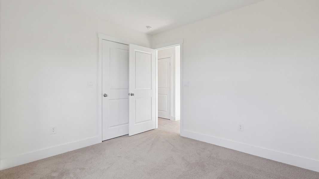 Spacious, unfurnished interior of a new home in Millstone Village, Morristown (Image 16).