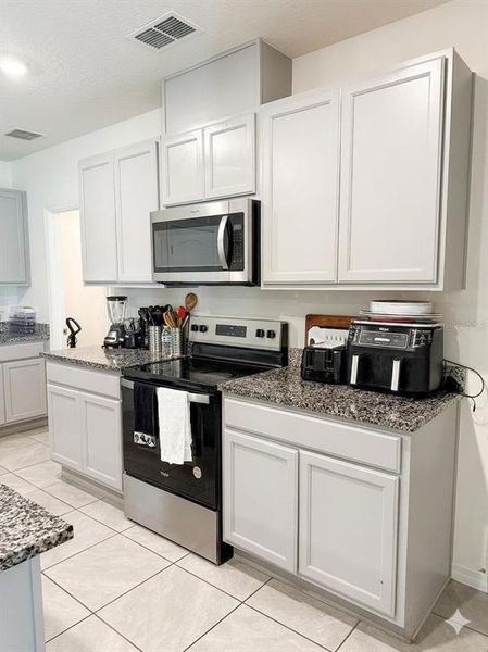 Furnished interior view inside a new home in , Kissimmee (Image 11).