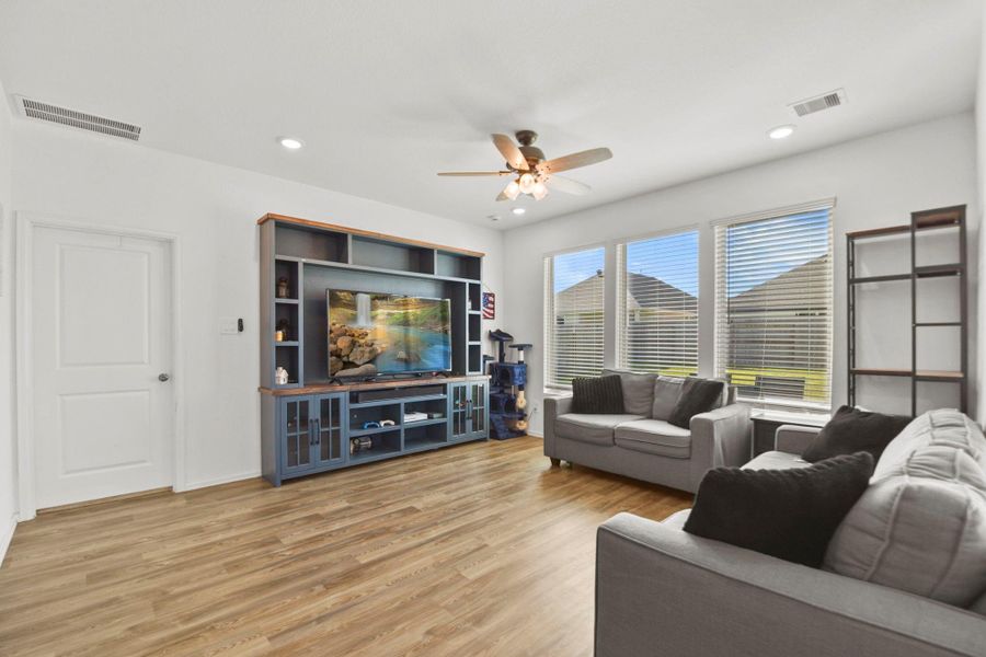 Furnished interior view inside a new home in , Conroe (Image 10).