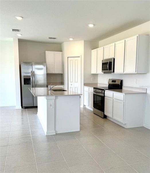 Furnished interior view inside a new home in Hunt Club Groves, Lake Wales (Image 5).