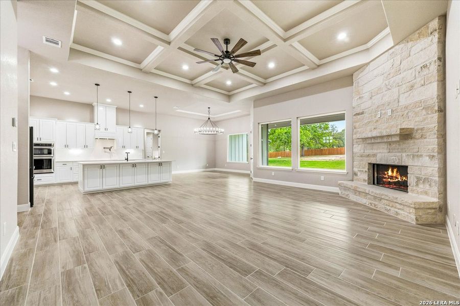 Spacious, unfurnished interior of a new home in , La Vernia (Image 35).