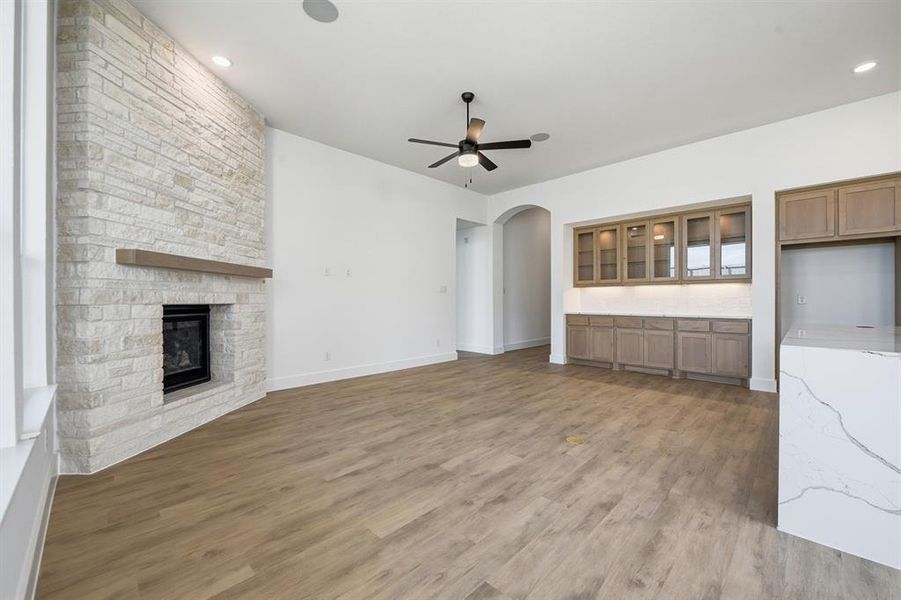 Spacious, unfurnished interior of a new home in Pecan Square, Northlake (Image 25).