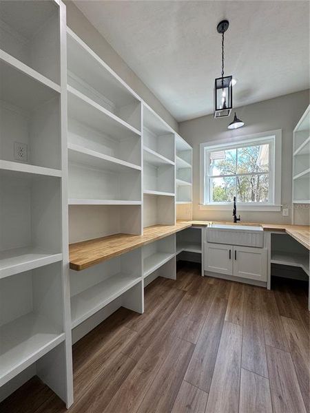 Furnished interior view inside a new home in , Chiefland (Image 12).